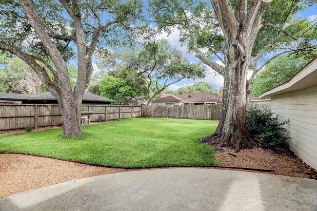 Building Photo - 12523 Briar Forest Dr