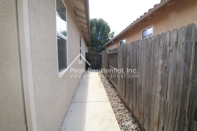 Building Photo - 2 br, 2 bath House - 200 Sun Shower Circle
