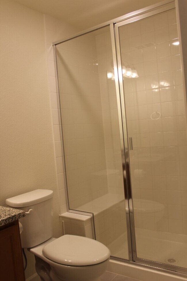 Building Photo - Chatfield Bluffs Condo w/ 3 BR/3 BA!!