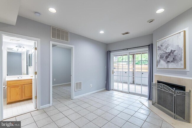 Building Photo - 24635 Kings Canyon Square