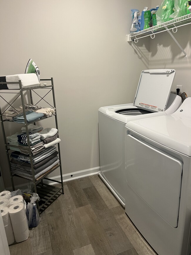 Building Photo - 218 Parkwood Vista Way