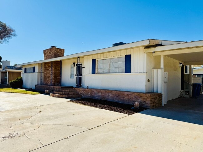 Building Photo - Classic McNeil Estates Ranch-style home-ALL UTILITIES, POOL AND LANDSCAPING INCLUDED WITH RENT!