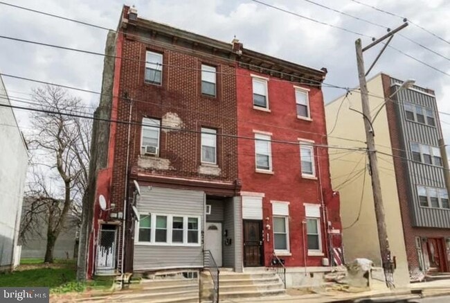 Building Photo - 673 N 11th St