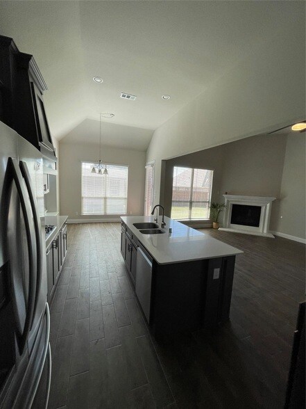 Building Photo - 4021 Angelina Dr