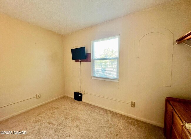 Building Photo - 1104 Jacaranda Ave