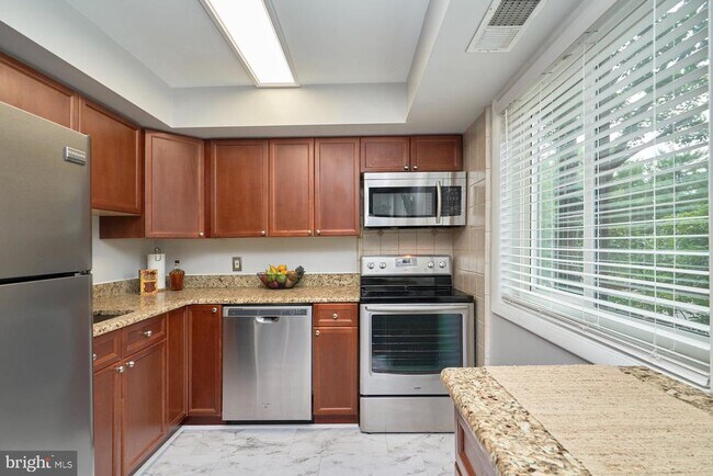 Building Photo - 3340 S 28th St