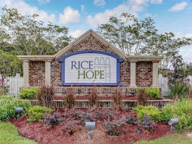 Building Photo - Come Home Smiling to This Beautiful 3-Bed, 3-Bath in Port Wentworth!