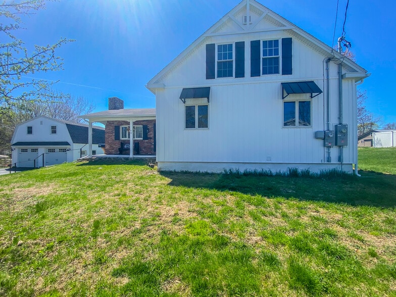 Building Photo - 60 Sheldon St