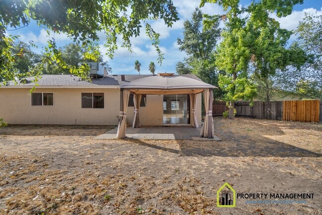 Building Photo - Remodeled 4-Bedroom Retreat with Large Backyard
