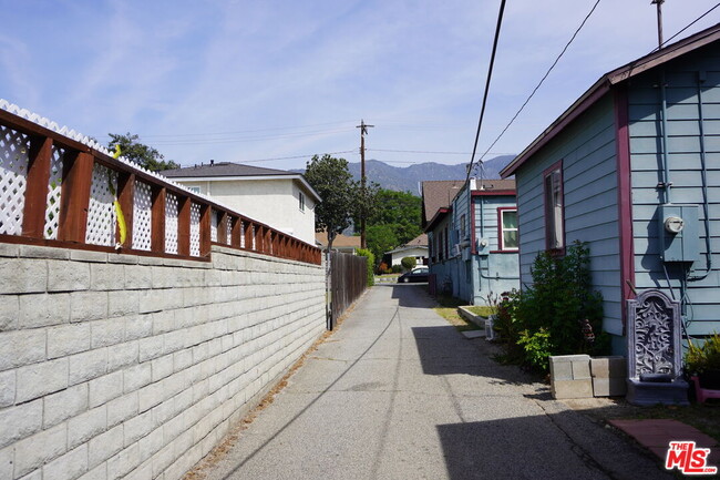 Building Photo - 324 E Lime Ave