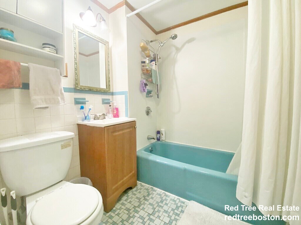 Building Photo - 359 Market St