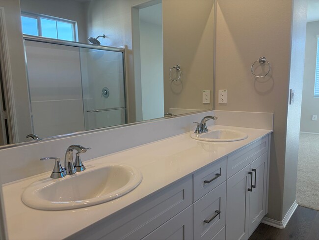 Building Photo - 40100 Campos Elegantes