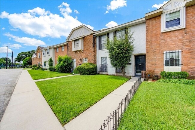 Building Photo - 6723 Tarnef Dr