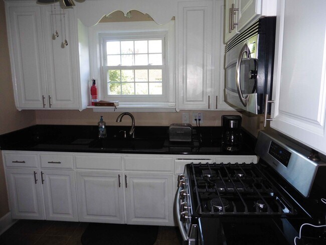 Kitchen 1 - 319 Crompton Rd