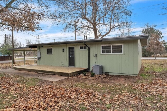 Building Photo - 3070 W Mt Comfort Rd