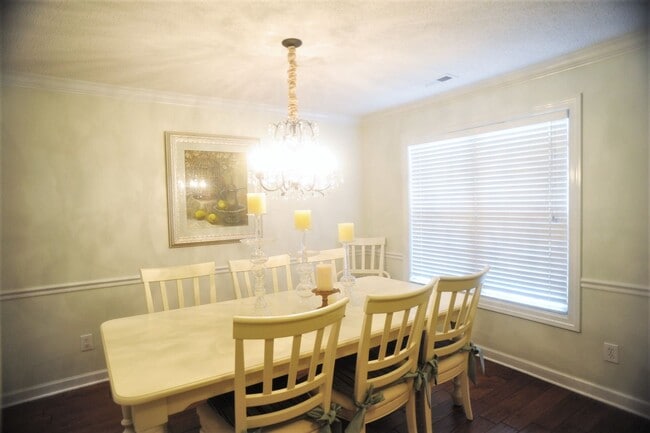 Building Photo - Updated Stunner