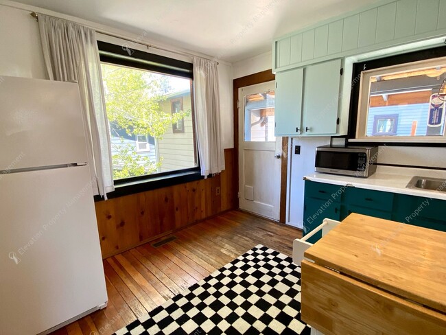 Building Photo - Unfurnished - Charming 3-Bedroom Home in D...