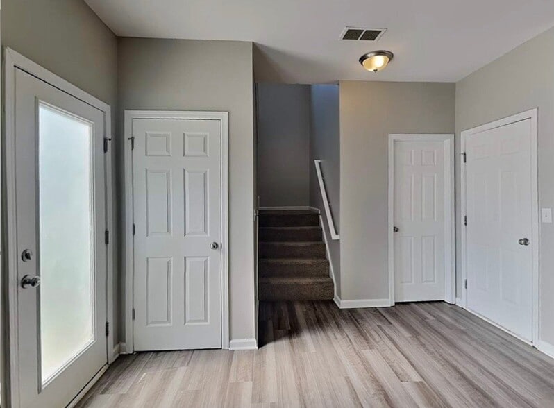 Building Photo - 516 Landis Oak Way