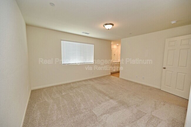 Building Photo - 2273 N Raleigh Dr