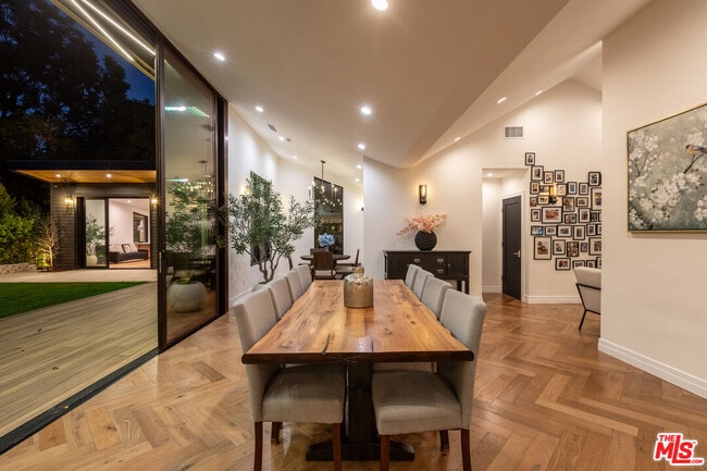 Building Photo - 1095 Chula Vista Pl