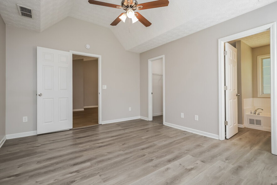 Building Photo - 308 Kellys Walk