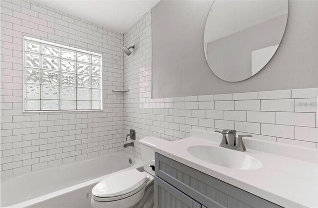Building Photo - 2528 Boca Ciega Dr N