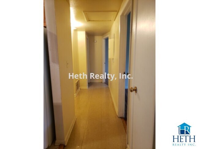 Building Photo - Single Family Residense