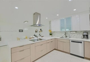 Building Photo - Spacious 1BR, 1BA Master Suite, Gem in Boca Raton – 1,170 sq ft of Comfort & Style! - Looking for...