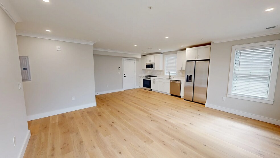 Building Photo - 9 Everett St