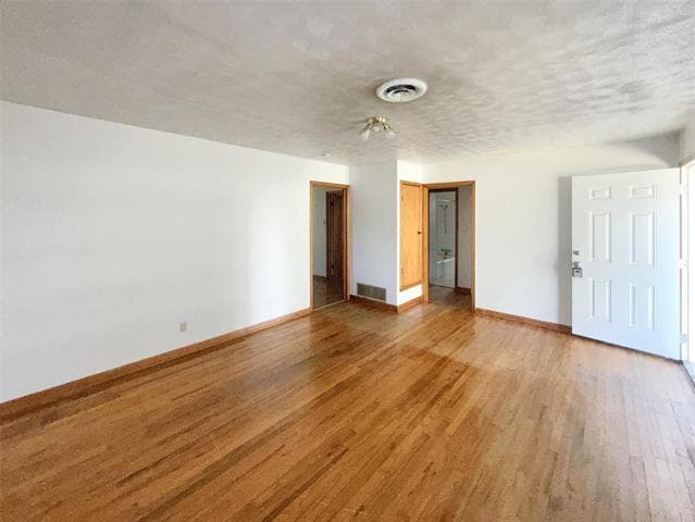 Building Photo - 404 S Coppell Rd