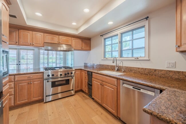 Building Photo - 16 Sausalito Cir W