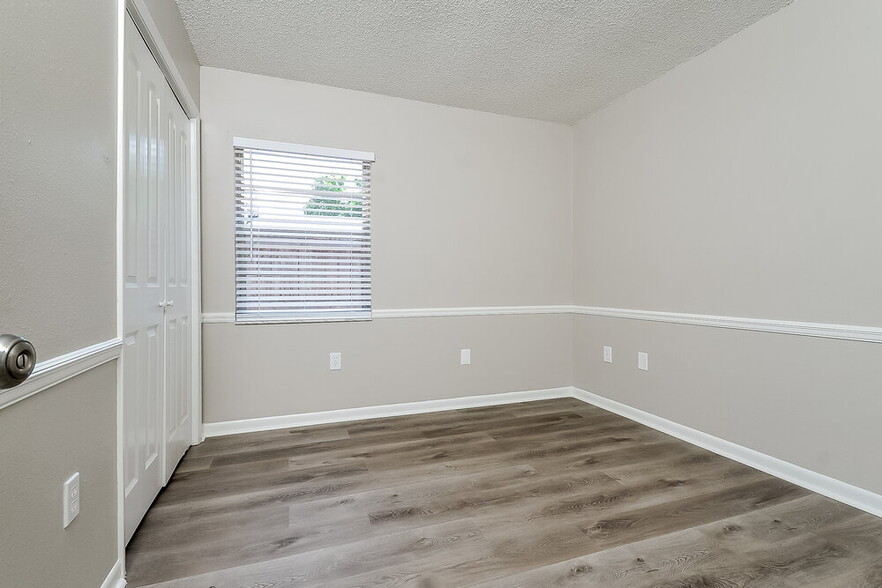 Building Photo - 6013 Crickethollow Dr