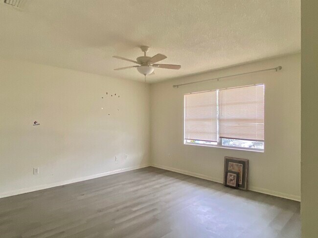 Building Photo - 3715 Bluff Ln