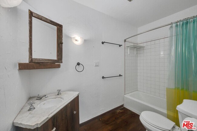 Building Photo - 1570 Sanborn Ave