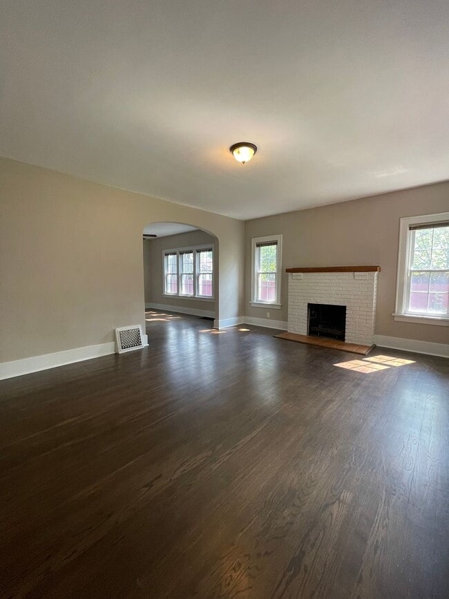 Building Photo - Three Bedroom Home in Kalamazoo