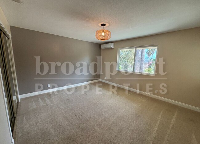 Building Photo - 11145 Meadow Glen Way E
