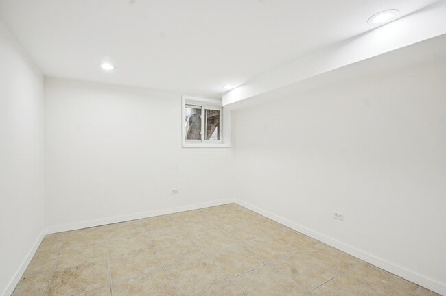 Building Photo - 2336 W Taylor St