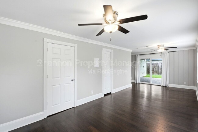 Building Photo - 2207 Saxon Dr