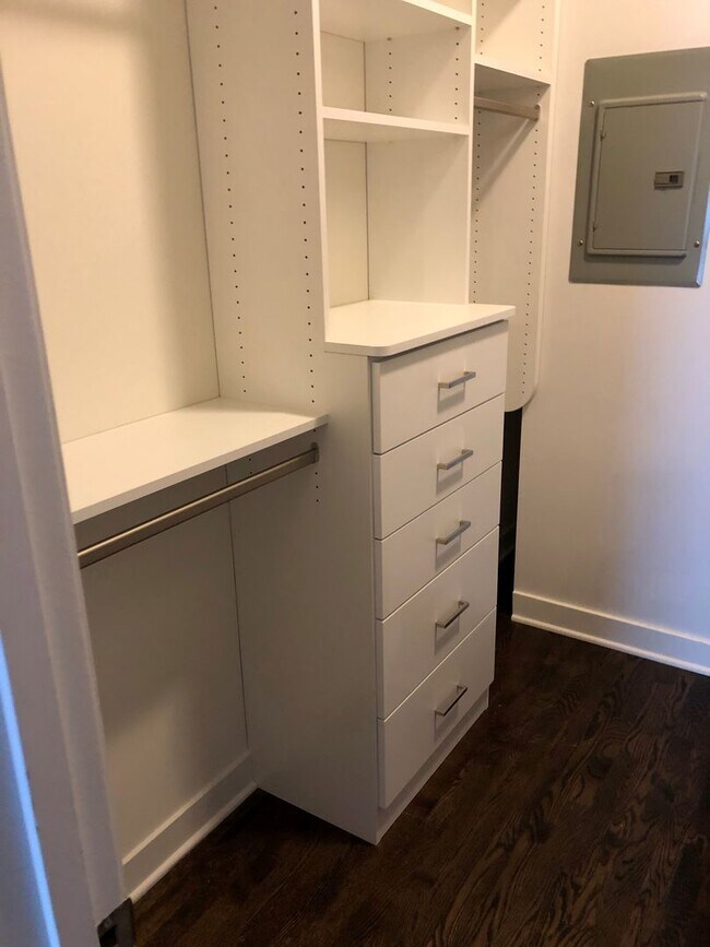 Building Photo - 411 W Ontario St