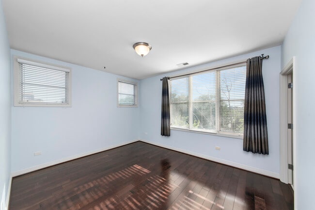 Building Photo - 2632 N Hartland Ct