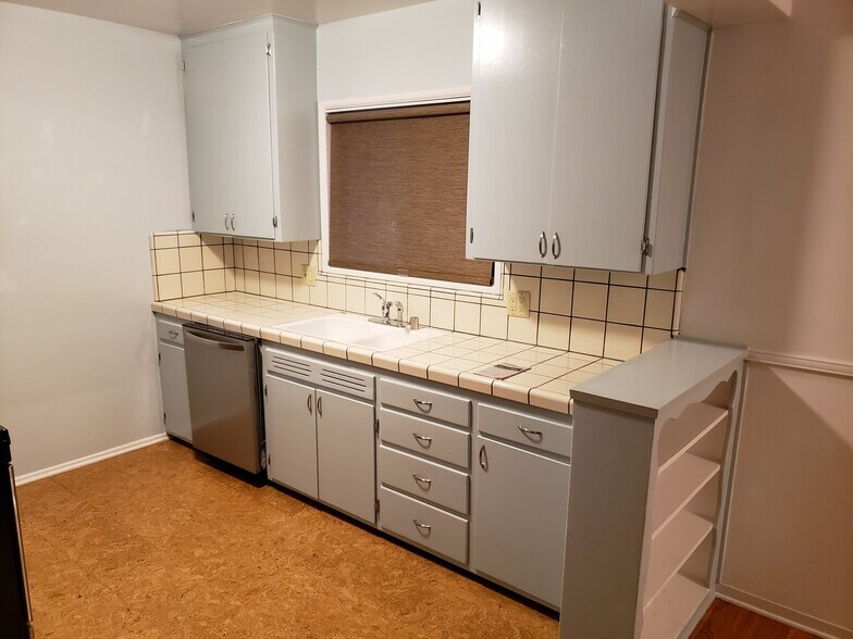 Building Photo - 5059 Serrania Ave