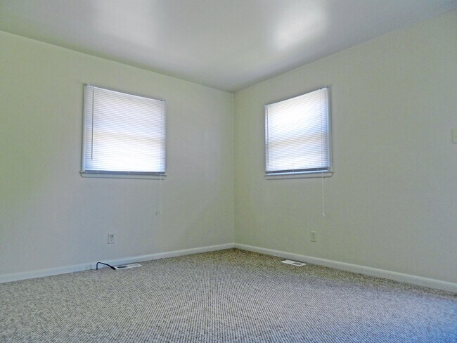 Building Photo - VAT1980