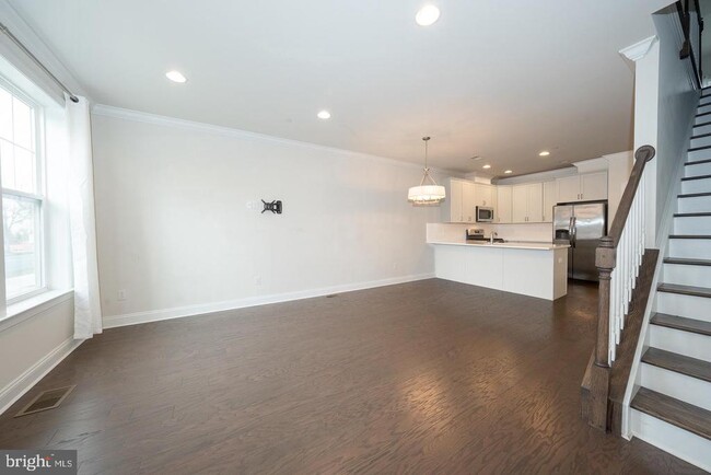 Building Photo - 220 Charles Ellis Dr