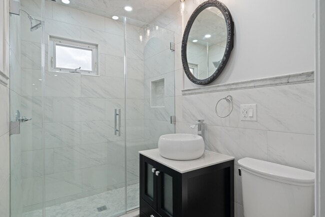 Building Photo - 144 W 30th St