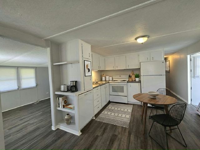 Building Photo - 105 48th Ave Terrace W