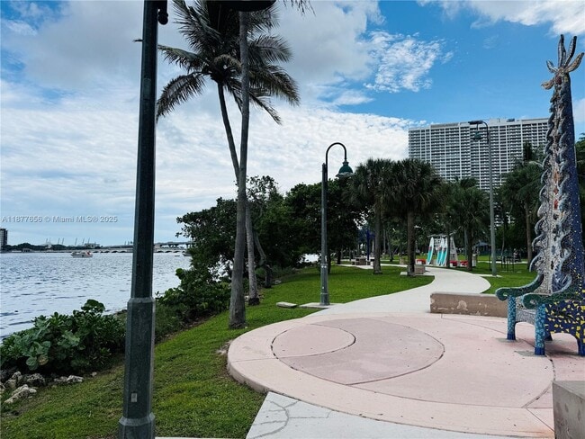 Building Photo - 1900 N Bayshore Dr