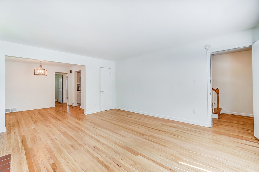 Building Photo - 227 Corona Ave
