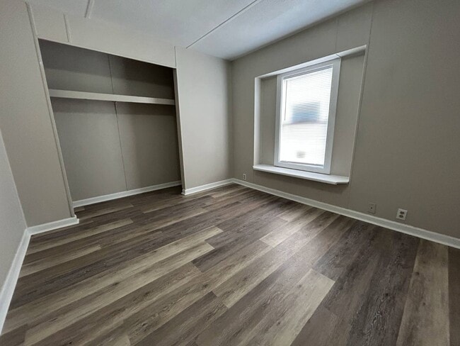 Building Photo - 97 White Oak Village