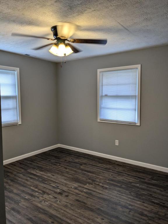 Building Photo - 910 E Elm St