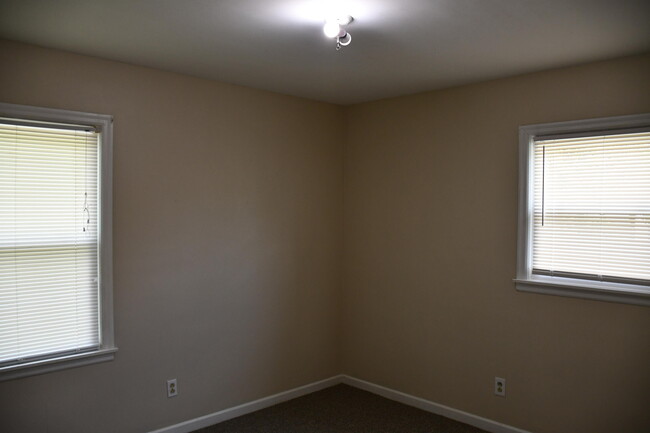 Building Photo - 181 St James Dr